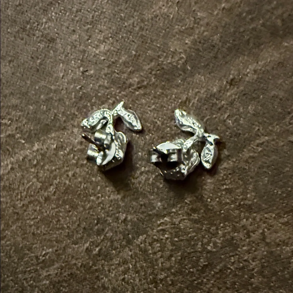 Vintage Silver Rose Stud Earrings - Silver Floral Vintage - Picture 5 of 5